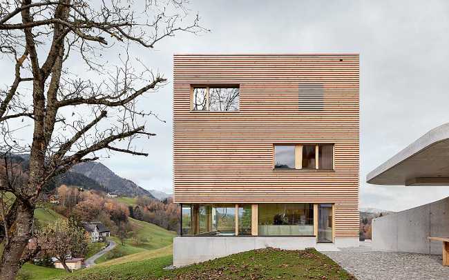 A wooden tower-house as a contemporary and sustainable answer to the traditional farms