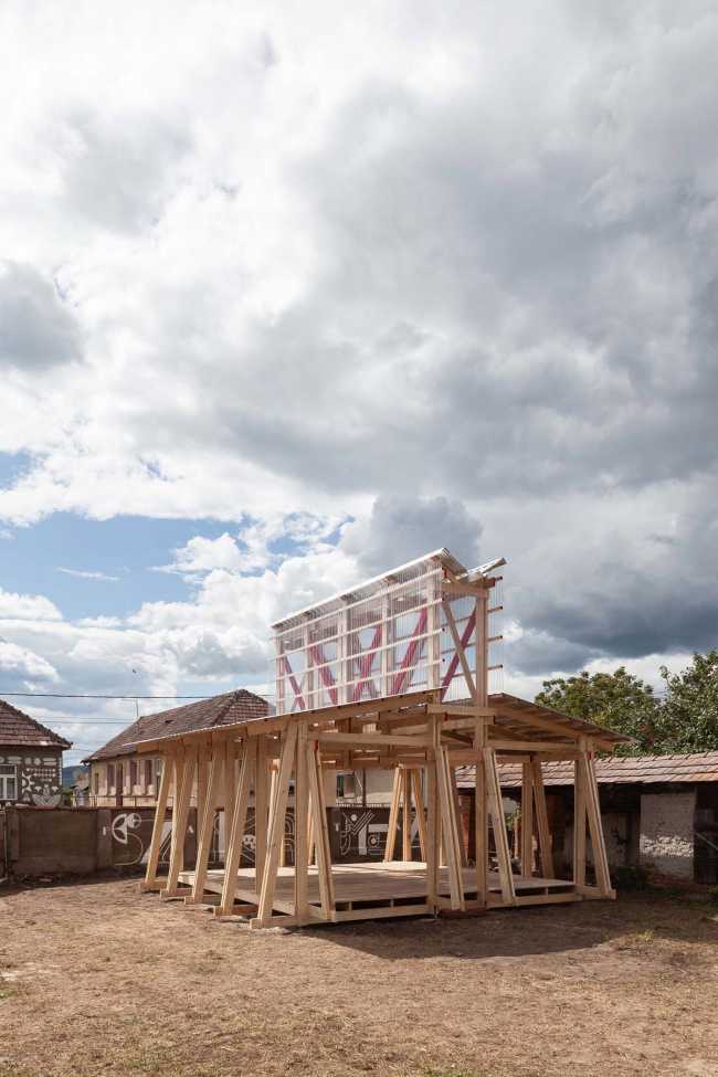 Light House un pabellón para la Field of Sparks Artweek en Hungría