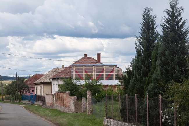 Light House un pabellón para la Field of Sparks Artweek en Hungría