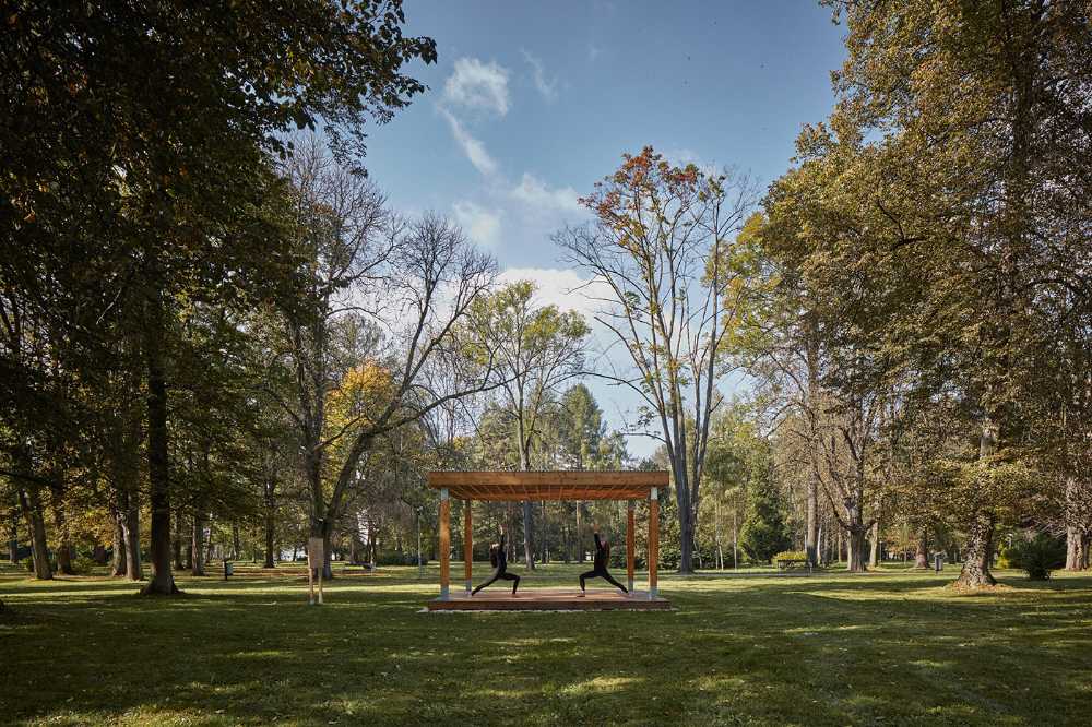 Wooden outdoor furniture promotes healthy living and in harmony: the Yogapoints
