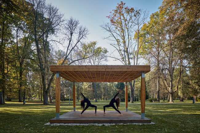 Arredo outdoor in legno incoraggia una vita sana e in armonia: gli Yogapoints