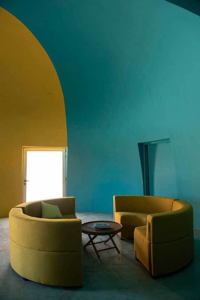 La Présence à Hormuz, l'île qui se gonfle de dômes aux couleurs de l'arc-en-ciel