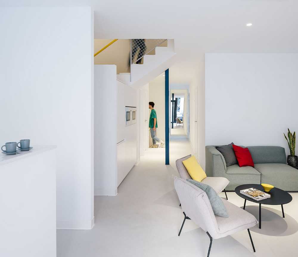 Dimension individuelle et dimension sociale: Dozen Doors, une cohabitation dans le quartier multiculturel de Madrid