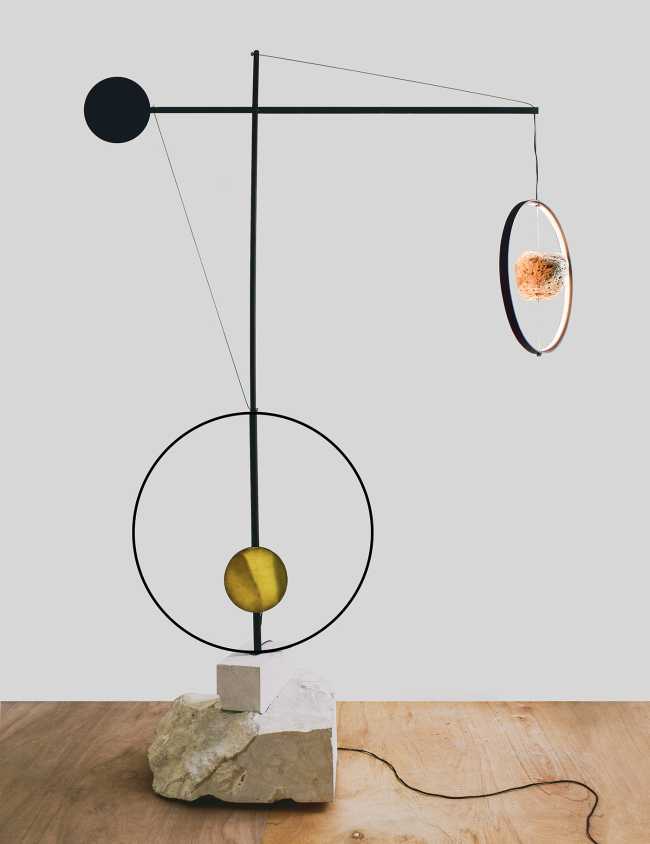 Gravita, an experience of space and light