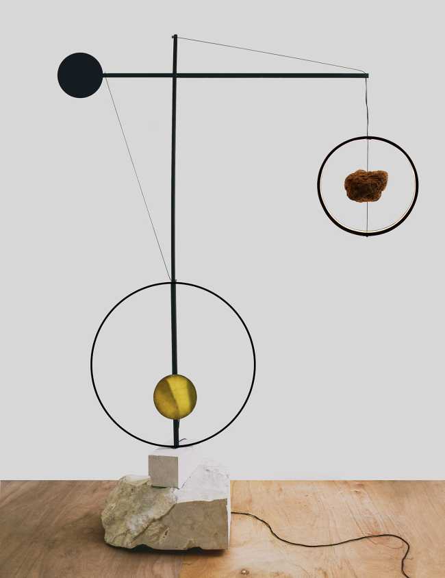 Gravita, an experience of space and light