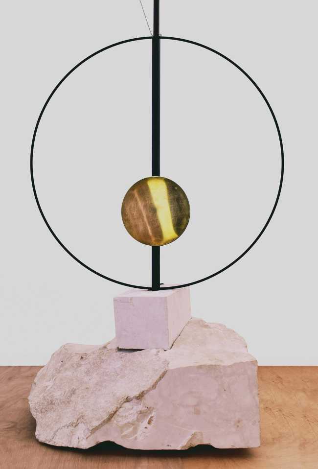 Gravita, an experience of space and light