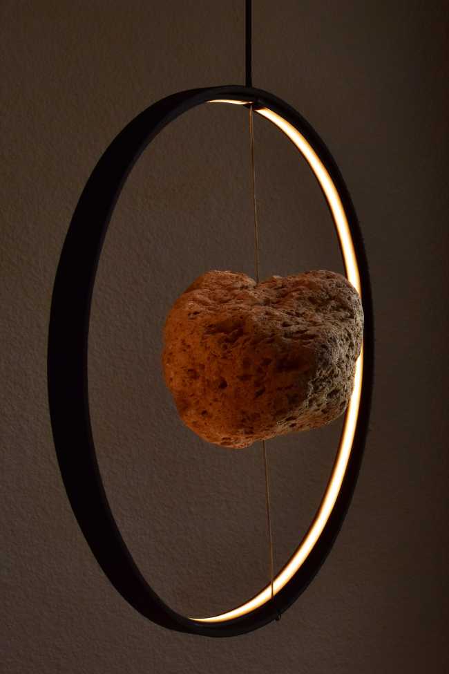 Gravita, an experience of space and light