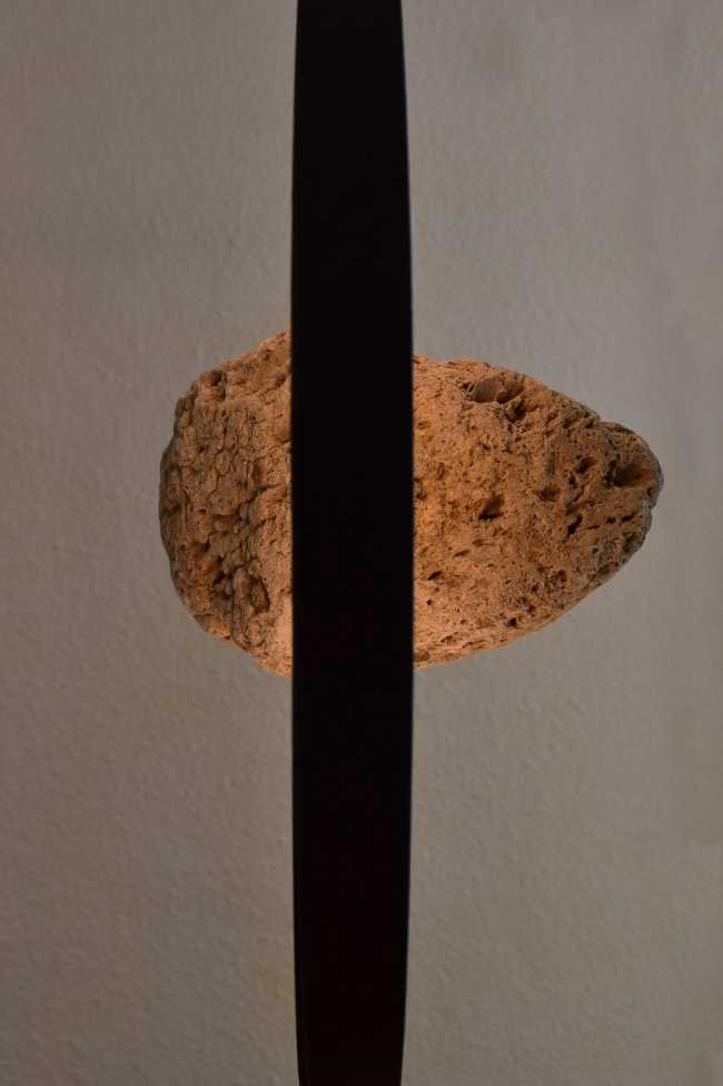 Gravita, an experience of space and light