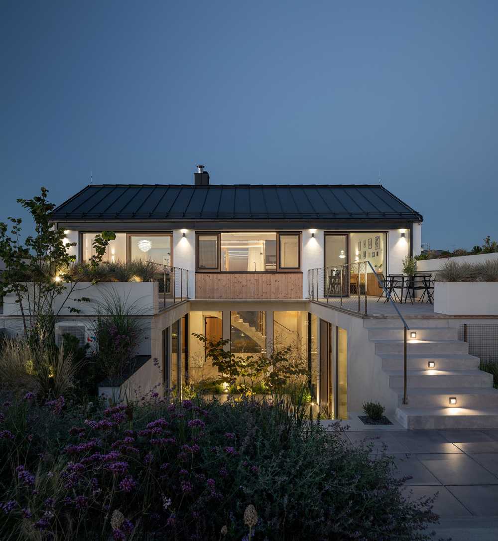 Une maison familiale avec un jardin, l'espace extérieur comme une continuation de la maison