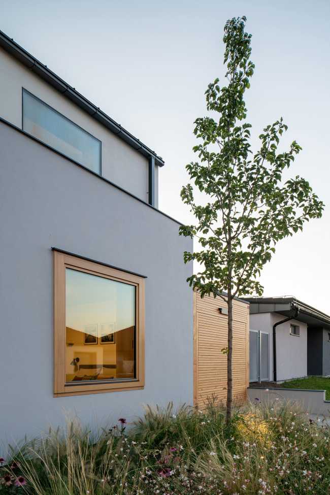 Casa familiar con jardín, el espacio exterior como extensión de la casa
