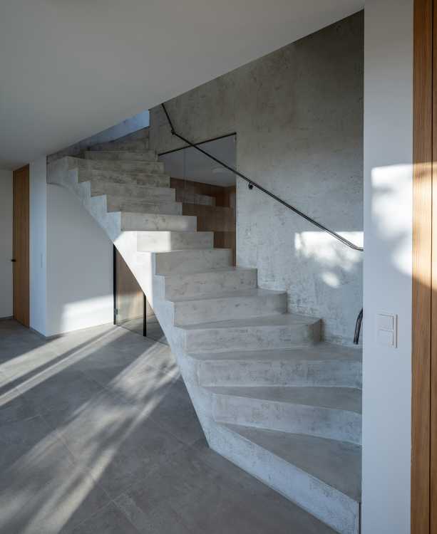 Casa familiar con jardín, el espacio exterior como extensión de la casa