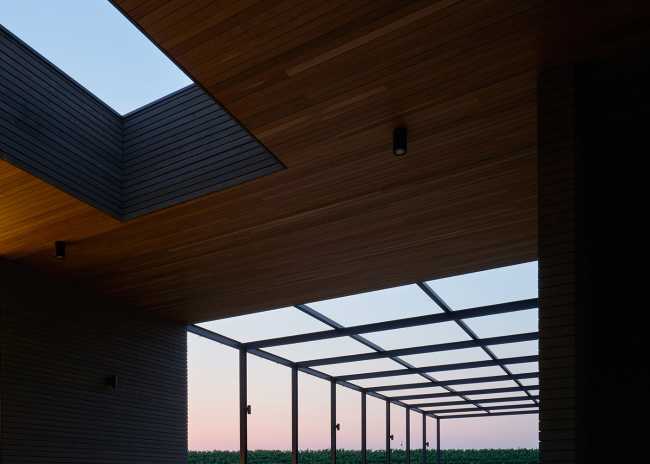Wine tasting lounge and wine garden Alton Wines: a design that is sensitive to the natural landscape in Washington's countryside