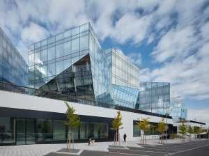 Can four crystalline volumes compete with the livability and urban space quality of a historic center?