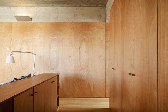 Four patios for the recovered and expanded Rates House: oases of intimacy which overlook the street and garden