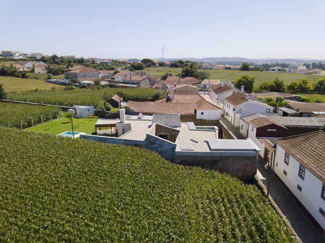 Four patios for the recovered and expanded Rates House: oases of intimacy which overlook the street and garden