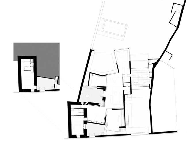 Four patios for the recovered and expanded Rates House: oases of intimacy which overlook the street and garden