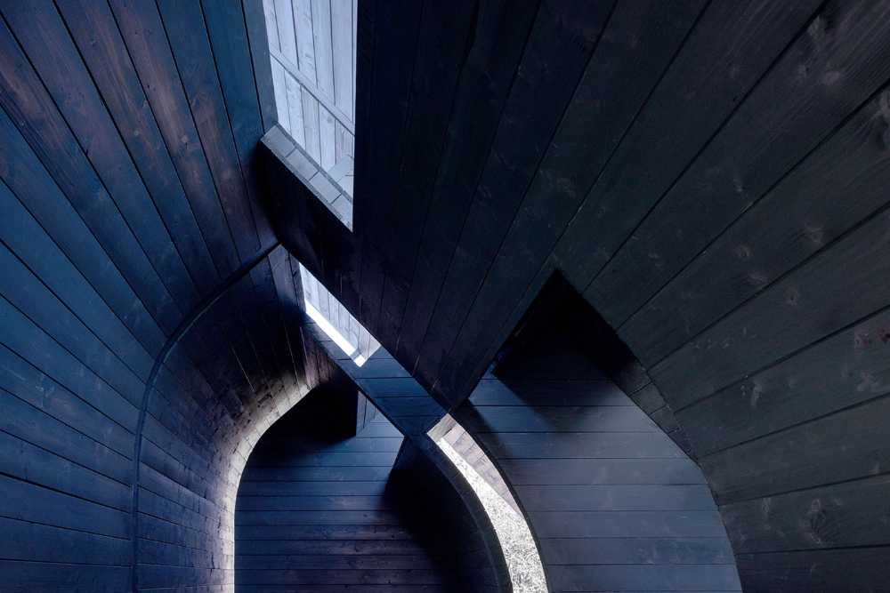 Pabellón de madera experimental para un espacio arquetípico