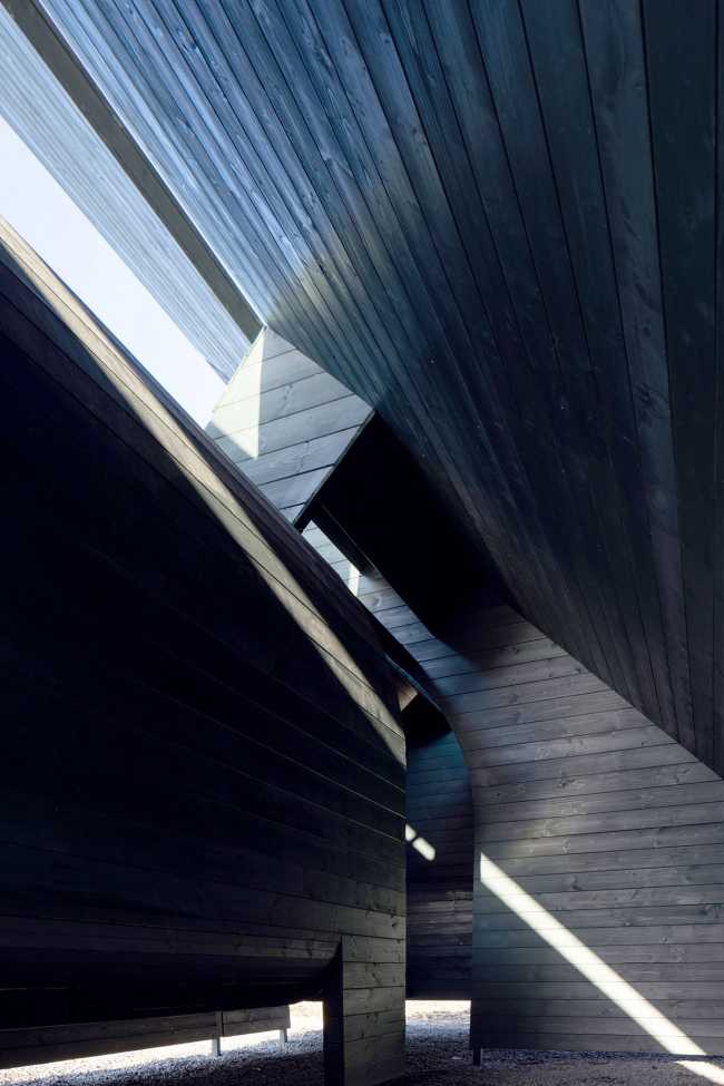 A wood pavilion as an experiment for an archetypal space