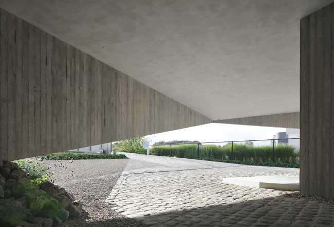 Una jocosa fachada de baldaquines asimétricos para la House N-DP