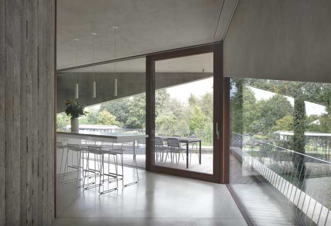 Una jocosa fachada de baldaquines asimétricos para la House N-DP