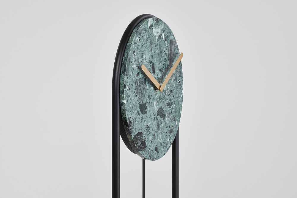 Totem, el reloj de péndulo que se adapta a la vida contemporánea