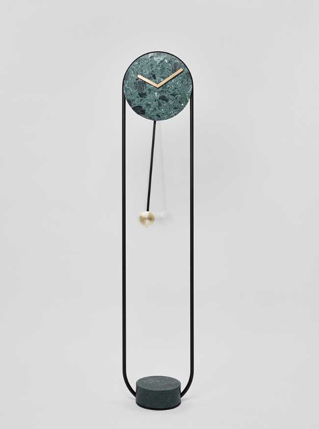 Totem, the pendulum clock that fits into contemporary living