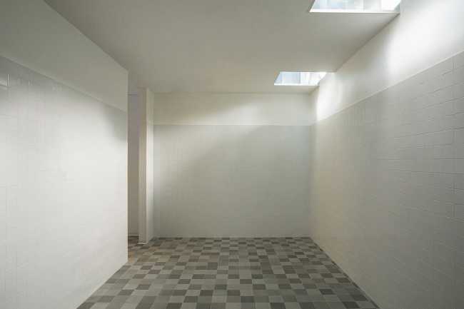 Renovation of School gym Zanella in Villafranca: color, light and high-performance materials