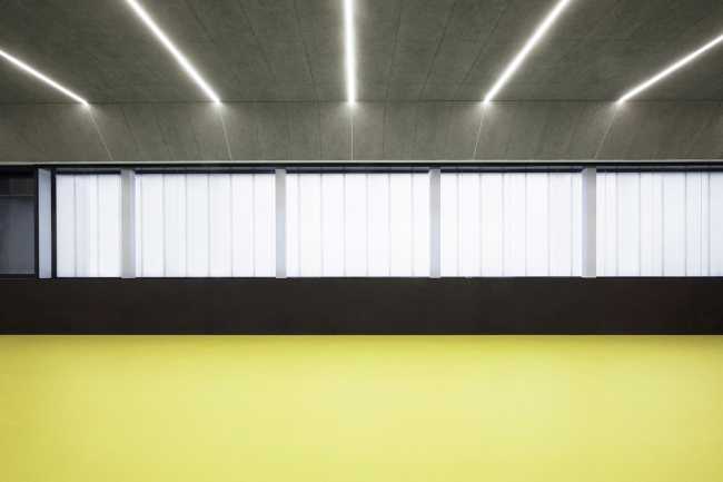 Renovation of School gym Zanella in Villafranca: color, light and high-performance materials