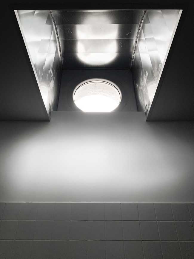 Renovation of School gym Zanella in Villafranca: color, light and high-performance materials