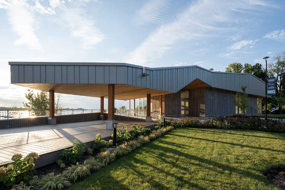 The Baie-de-Valois Nautical Center in Pointe-Claire commemorates Montreal's iconic islands