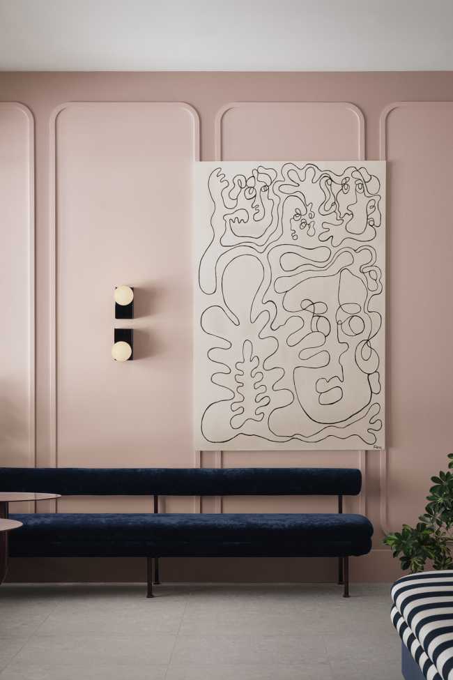 Nuevo hall para el Plaza Hutchison: un extravagante moodboard da la bienvenida a los jóvenes universitarios a su residencia