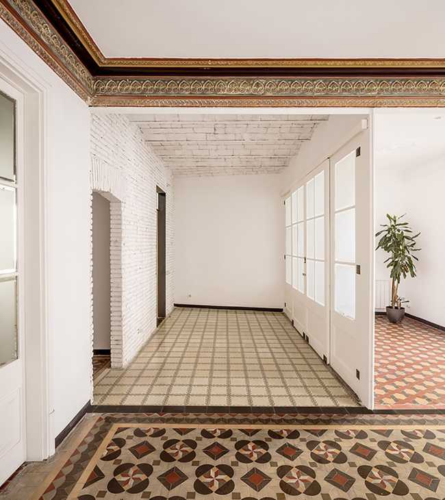 27+14 treasures resurfaced from 1872 building on Montcada Street in Barcelona
