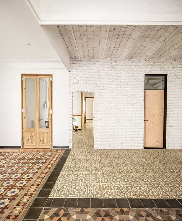 27+14 treasures resurfaced from 1872 building on Montcada Street in Barcelona