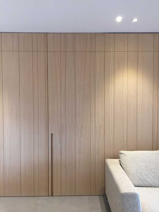 Bespoke paneling and optimized spaces: Contaminations, fine renovation of a family apartment in Bari, Italy