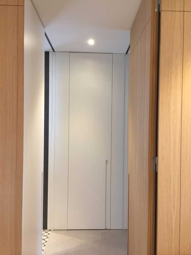 Bespoke paneling and optimized spaces: Contaminations, fine renovation of a family apartment in Bari, Italy