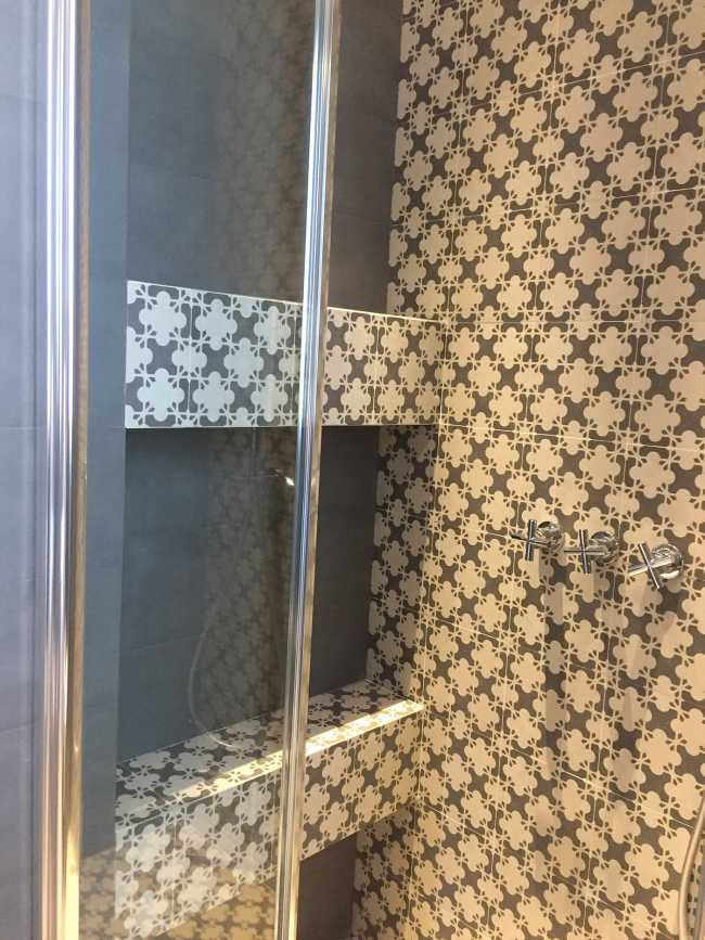 Bespoke paneling and optimized spaces: Contaminations, fine renovation of a family apartment in Bari, Italy