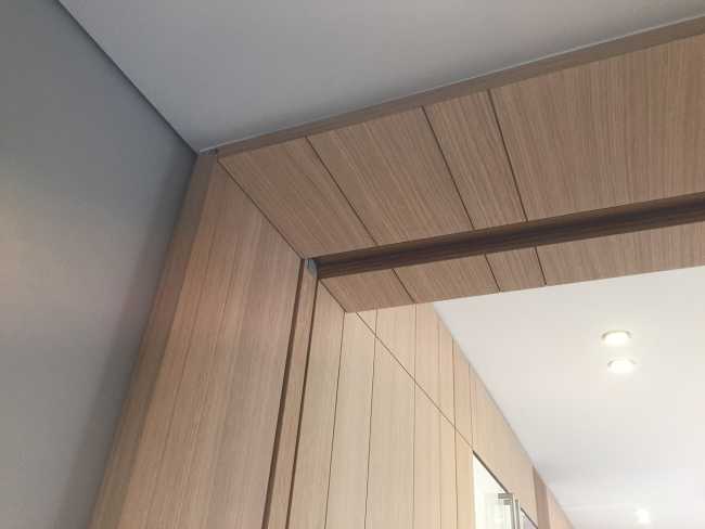 Bespoke paneling and optimized spaces: Contaminations, fine renovation of a family apartment in Bari, Italy