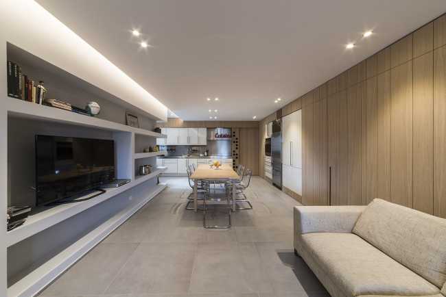 Bespoke paneling and optimized spaces: Contaminations, fine renovation of a family apartment in Bari, Italy