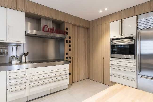 Bespoke paneling and optimized spaces: Contaminations, fine renovation of a family apartment in Bari, Italy