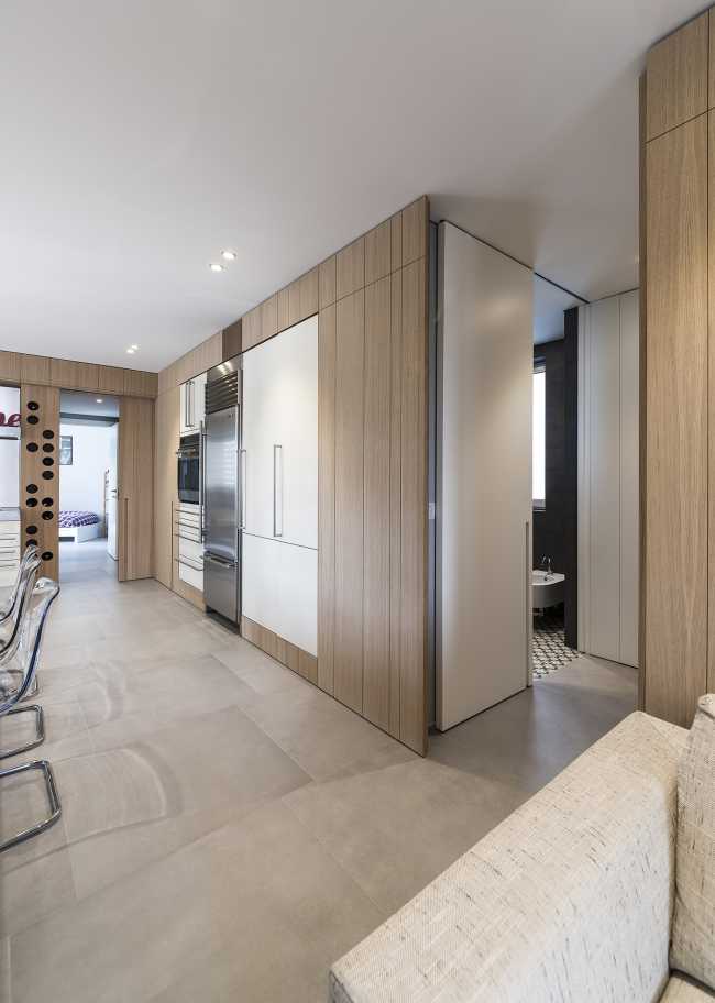 Bespoke paneling and optimized spaces: Contaminations, fine renovation of a family apartment in Bari, Italy