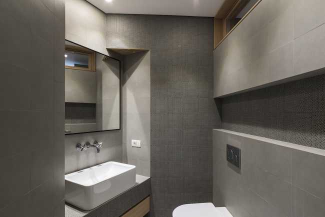 Bespoke paneling and optimized spaces: Contaminations, fine renovation of a family apartment in Bari, Italy