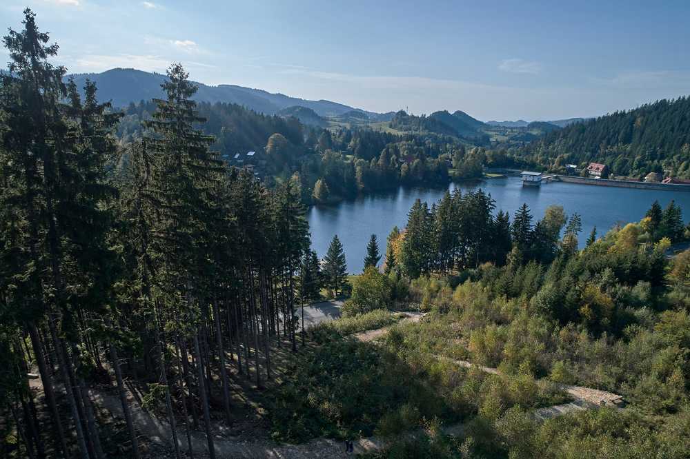 Hikes above the Horní Bečva quarry in order to encompass the drama of the surroundings