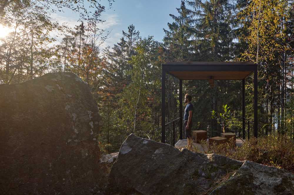 Hikes above the Horní Bečva quarry in order to encompass the drama of the surroundings