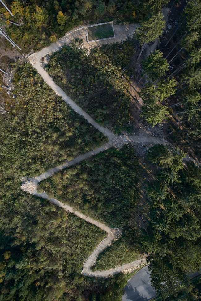 Paseos sobre la cantera de Horní Bečva para contemplar el dramatismo del territorio