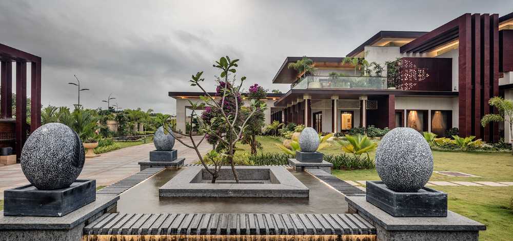 The Monsoon House in Thrissur, India. A theatrical connection between space and time