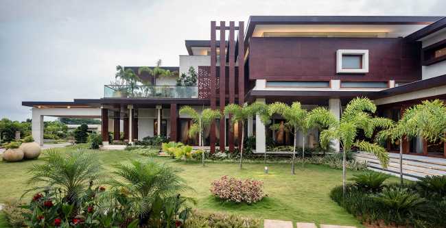 The Monsoon House in Thrissur, India. A theatrical connection between space and time