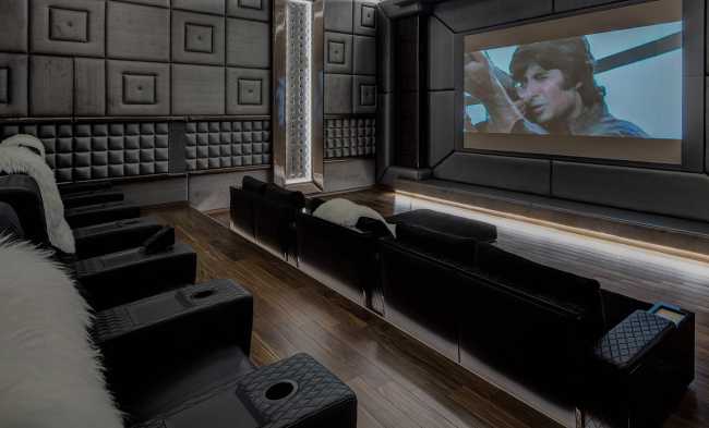 The Monsoon House in Thrissur, India. A theatrical connection between space and time