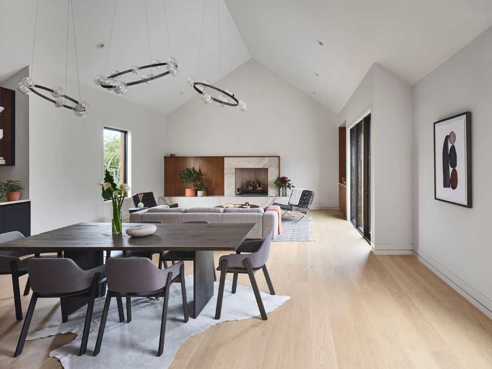 Flowing spaces and artistic details for The Hartford Residence in Texas