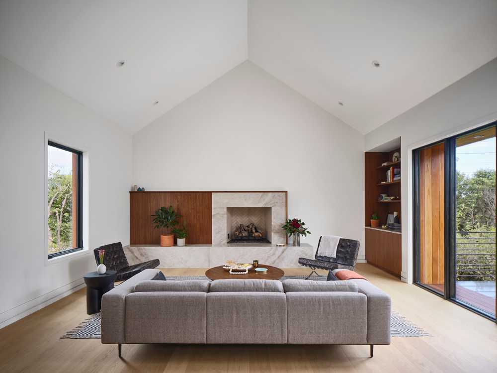 Flowing spaces and artistic details for The Hartford Residence in Texas