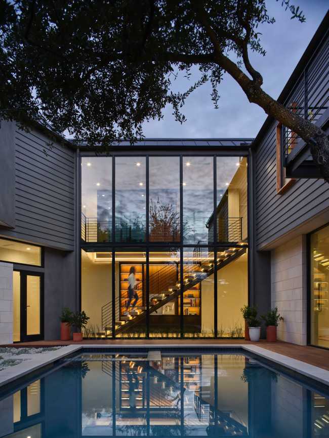 Flowing spaces and artistic details for The Hartford Residence in Texas